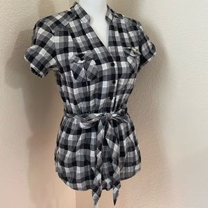 Short sleeve plaid Guess button up